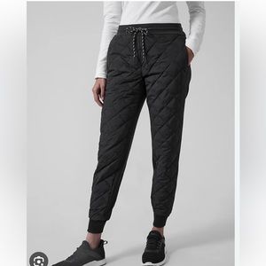 Athleta NWOT size 6 Apres Ski polartec winter ski black joggers